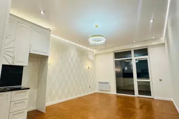 Satılır Yeni Tikili şərq Bazarında