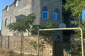 Satılır Həyət Evi Yeni Ramana Qəsəbəsida 