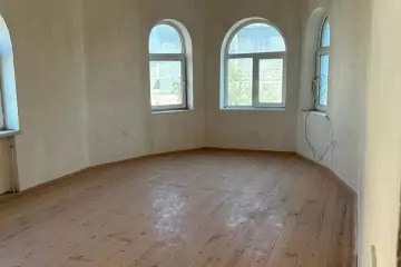 Satılır Həyət Evi Yeni Ramana Qəsəbəsida