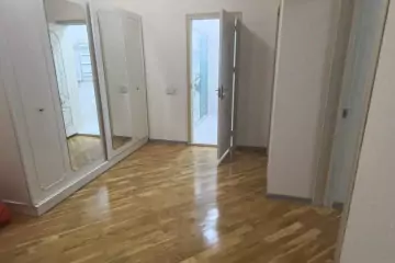 Satılır Yeni Tikili Elmler Akademiyasıda