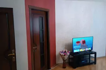 Satılır Köhnə Tikili Elmler Akademiyasıda