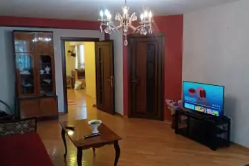 Satılır Köhnə Tikili Elmler Akademiyasıda