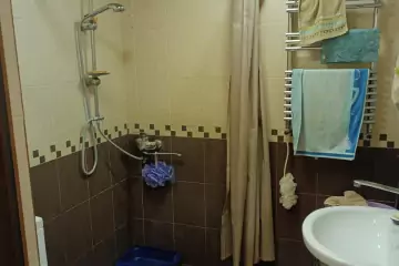 Satılır Köhnə Tikili Elmler Akademiyasıda