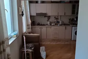 Satılır Köhnə Tikili Elmler Akademiyasıda