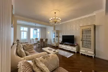 Satılır Yeni Tikili Ağ şəhər Kompleksində