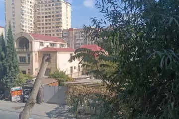 Satılır Köhnə Tikili Elmler Akademiyasıda
