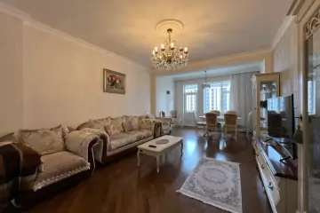 Satılır Yeni Tikili Ağ şəhər Kompleksində