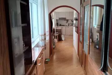 Satılır Köhnə Tikili Elmler Akademiyasıda