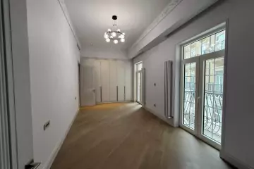 Satılır Yeni Tikili Ağ şəhər Kompleksində