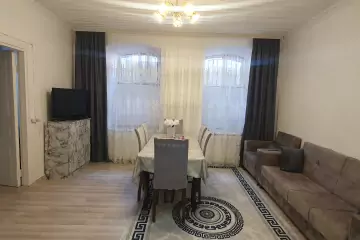Satılır Köhnə Tikili İçərişəhərdə