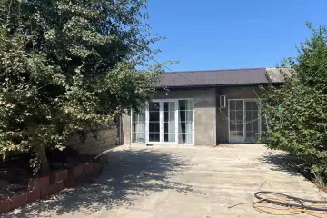 Satılır Bağ Evi Mərkəzi Poçtda 