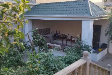 Satılır Həyət Evi Qaraçuxurda