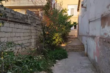 Satılır Həyət Evi Qaraçuxurda