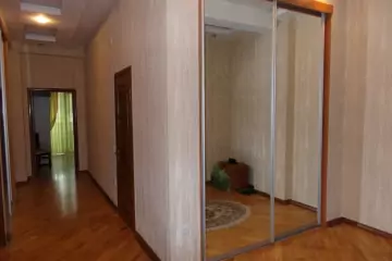 Satılır Yeni Tikili Heydər əliyev Mərkəzində