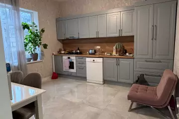Satılır Həyət Evi Bakı Kinoteatrıda
