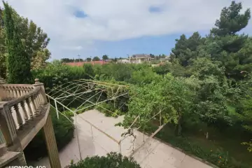 Satılır Bağ Evi Novxanıda