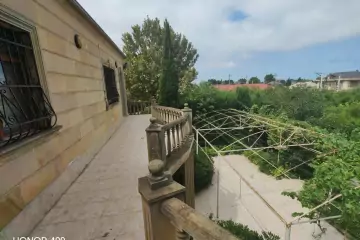 Satılır Bağ Evi Novxanıda