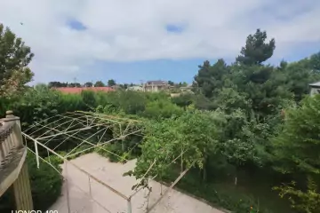 Satılır Bağ Evi Novxanıda