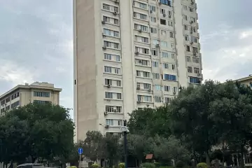 Satılır Köhnə Tikili 8-ci Mikrorayonda