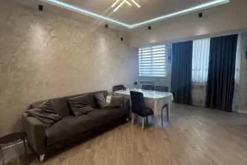 Satılır Köhnə Tikili 8-ci Mikrorayonda