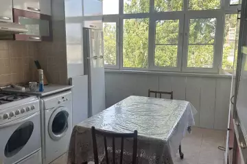 Satılır Köhnə Tikili 4-cü Mikrorayonda