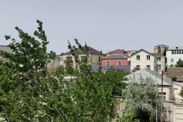 Satılır Köhnə Tikili Badamdarda
