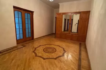 Satılır Yeni Tikili 8-ci Mikrorayonda