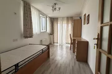 Aylıq Kirayə Köhnə Tikili İçərişəhərdə