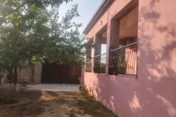 Satılır Həyət Evi Sarayda