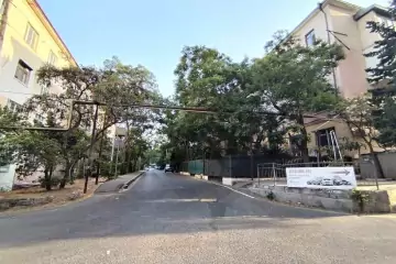 Satılır Köhnə Tikili İzmir Parkı