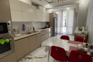 Satılır Yeni Tikili şərq Bazarında