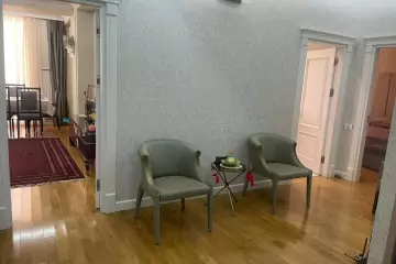 Satılır Yeni Tikili şərq Bazarında