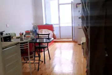 Satılır Yeni Tikili 1-ci Mikrorayonda
