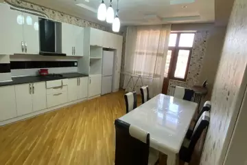 Aylıq Kirayə Yeni Tikili Ağ şəhər Kompleksində