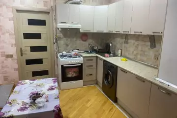 Satılır Köhnə Tikili 8-ci Mikrorayonda