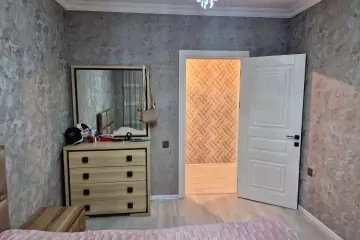 Satılır Köhnə Tikili Bakıxanovda
