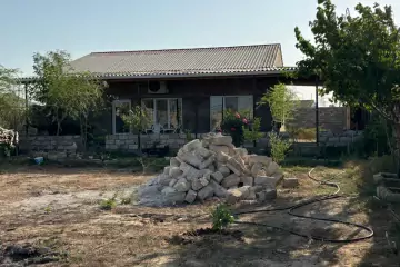 Satılır Bağ Evi Qalada