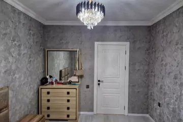 Satılır Köhnə Tikili Bakıxanovda
