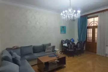 Satılır Köhnə Tikili Elmler Akademiyasıda