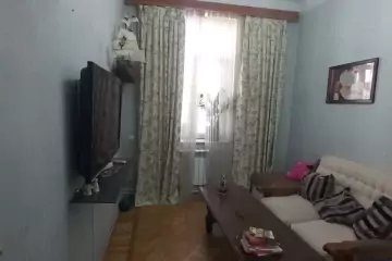 Satılır Köhnə Tikili Elmler Akademiyasıda