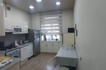 Satılır Köhnə Tikili Elmler Akademiyasıda