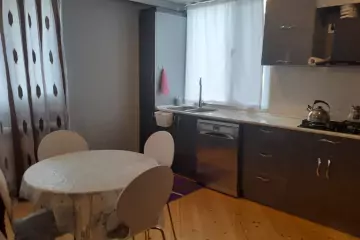 Aylıq Kirayə Köhnə Tikili Univermaqda