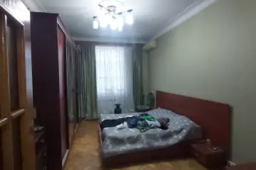 Satılır Köhnə Tikili Elmler Akademiyasıda