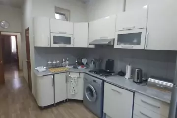 Satılır Köhnə Tikili Elmler Akademiyasıda