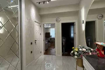 Satılır Yeni Tikili 1-ci Mikrorayonda
