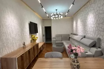 Satılır Yeni Tikili 1-ci Mikrorayonda