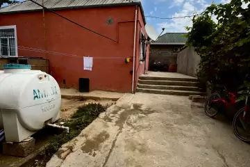 Satılır Həyət Evi Binədə