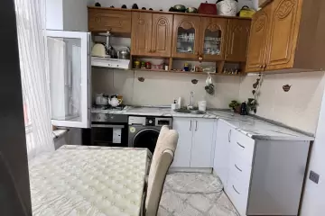 Satılır Həyət Evi Binədə