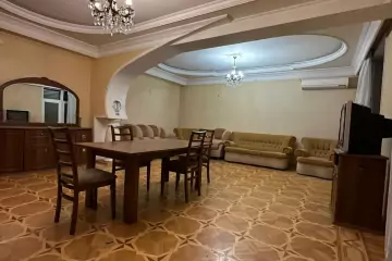 Satılır Yeni Tikili Ayna Sultanova Heykəlində