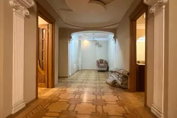 Satılır Yeni Tikili Ayna Sultanova Heykəlində